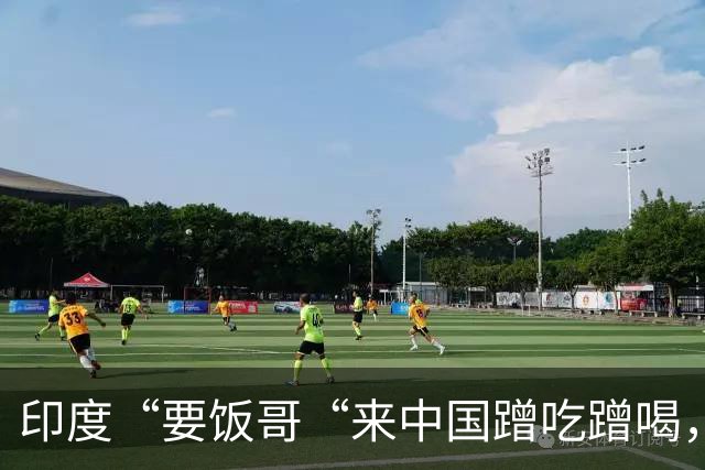 印度“要饭哥“来中国蹭吃蹭喝，阿姨给他做红烧肉，吃完就讹人！