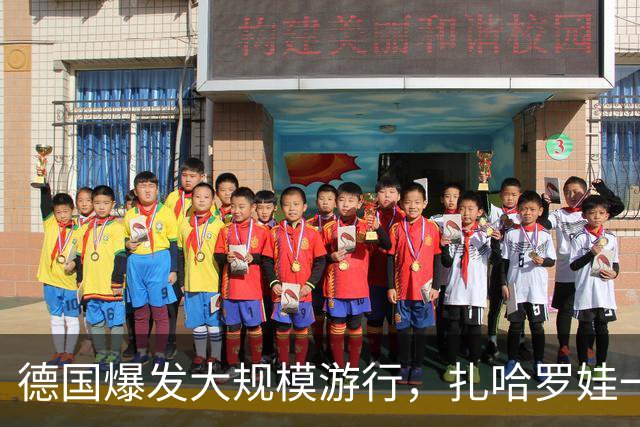 德国爆发大规模游行，扎哈罗娃一句话戳中要害：默茨是乌克兰总理